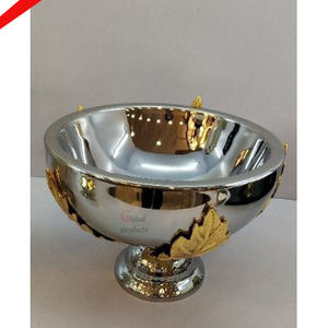 Tazón para servir con acabado plateado brillante de diseño único con diseño de hoja dorada - Product Image 1