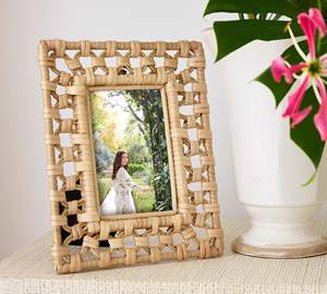 Marcos de fotos de ratán hechos a mano de primera calidad de Vietnam, disponibles a precios de mayorista con opciones de personalización OEM/ODM. - Product Image 3