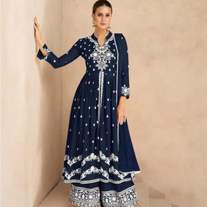 Dernier modèle de costume Sharara en fausse fourrure avec broderie lourde en fil de rayonne pour les fêtes et festivals des femmes par Fab Zone Haute qualité - Product Image 1