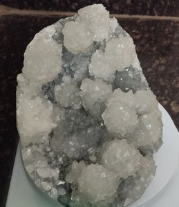 Minerales en Bruto de Zeolita, Chalcedonia Coral Blanca, Apofilita, Estilbita y Metrix de la India en Geoda Mineral - Product Image 1