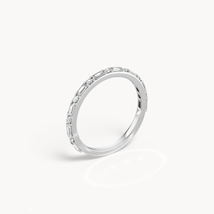 Anillo de Oro de 14k con Diamante Cultivado en Laboratorio, Corte Baguette y Prlanta, Media Eternidad, 1.8 Quilates - Product Image 3