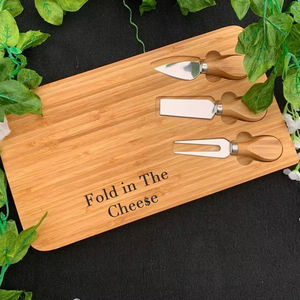 Ensemble de plateau à fromage et planche à découper en bois massif naturel de la meilleure qualité |   Planches à servir et à découper aux prix les plus bas - Product Image 1