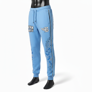 Pantalones deportivos de hombre de felpa premium en azul suave con paneles gráficos laterales y diseño de logotipo bordado personalizado. Pantalones de hombre lavados. - Product Image 5