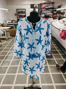 Robe courte élégante pour femme avec col brodé, imprimé étoile de mer aquatique, nœud papillon, coupe décontractée, style bohème chic, tunique de plage - Product Image 2