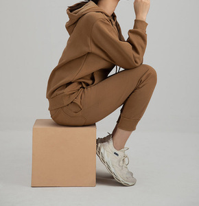 Tenues streetwear respirantes 2 pièces pour femmes : sweat-shirt à col montant et fermeture éclair à manches longues et ensemble jogging - Product Image 2