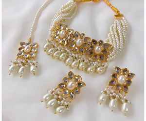 Ensemble de collier choker Kundan vert émeraude traditionnel et de collier Polki AD inversé pour mariages et fêtes, bijoux indiens - Product Image 4