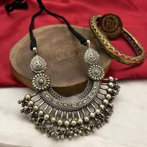 Ensembles de bijoux de qualité supérieure pour femmes Collection unique Différents modèles Colliers de luxe abordables pour Navratri, Occasions festives - Product Image 2