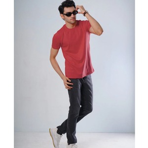 T-shirt Homme Slim Fit Personnalisé de Haute Qualité, Respirant, Séchage Rapide, 100% Coton, Uni avec Impression Numérique et Logo - Product Image 4