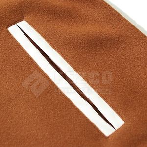 Chaqueta Letterman de material duradero Chaqueta Letterman cómoda Chaqueta de invierno de gran tamaño para hombre - Product Image 4