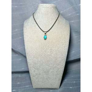 Colgante Artesanal Navajo de Montaña Sonora con Turquesa, Plata de Ley, Bisel de Oro Rosa y Patrón Numérico, Colgantes de Platino - Product Image 6
