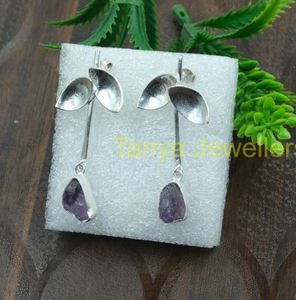 Boucles d'oreilles clous en améthyste brute, boucles d'oreilles clous en argent sterling 925, clous d'oreilles pour femmes, boucles d'oreilles en pierre violette par le fabricant - Product Image 2
