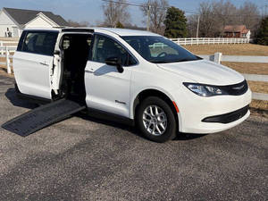 Chrysler Voyager LX 2025 IMPECABLE - Product Image 4