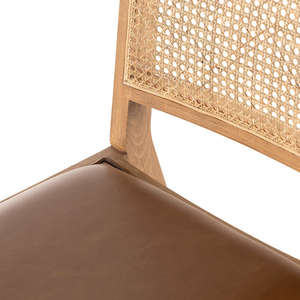 Silla de Comedor Simple Daton Hecha con Estructura de Madera de Teca Sólida y Ratán Tejido con Asiento de Cuero Sintético y Acabado Marrón Natural. - Product Image 6