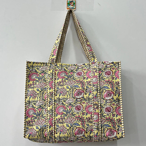 Bolso de hombro de algodón indio suave hecho a mano, bolso acolchado con estampado de arcoíris para viajes diarios, cierre abierto de moda con decoración de cadenas - Product Image 1