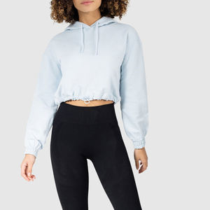 Sudadera corta con capucha de mujer con logotipo personalizado al por mayor, sudadera con capucha y bolsillo de manga larga con cordón y logotipo frontal tejido - Product Image 1