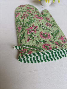 Manoplas de Cocina Acolchadas de Algodón con Estampado Artesanal Verde, Borde con Ribete, Forma Cuadrada, Modernas, Ecológicas, Duraderas, Aptas para Lavavajillas - Product Image 3