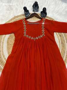 ชุดคุर्ติผ้าจอร์เจตต์ลายดอกไม้ใหม่ล่าสุด พร้อมกระจกแท้และงานฝีมือ ผู้ส่งออกแฟชั่นผู้หญิง ขายออนไลน์ในอินเดีย - Product Image 3