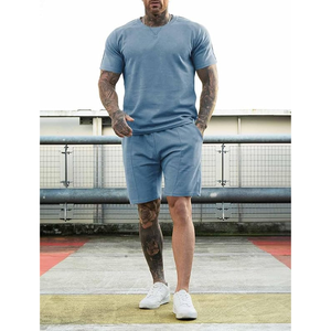 Survêtement d'été deux pièces pour homme: ensemble polyvalent avec chemise et short, idéal pour les superpositions et les occasions multiples. - Product Image 6
