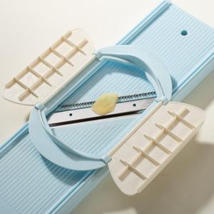 <span class=keywords><strong>Mandoline</strong></span> à légumes brevetée 2-en-1 avec protection pour les mains, pour une découpe rapide en julienne et en copeaux - Product Image 5