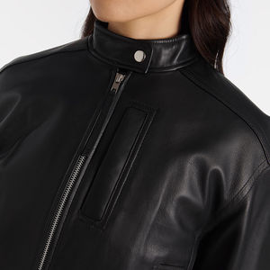 Chaqueta de Cuero Genuino para Mujer de Primera Calidad OEM, Chaqueta Bomber Transpirable, Corta, con Cremallera, Duradera, Acabado Personalizado en Nurak - Product Image 4