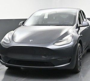 Clean Black 2024 Tesl-a Model Y Long Range RWD utilisé avec les roues en alliage Navigation en cuir Démarrage à distance Power Mirror Package - Product Image 1