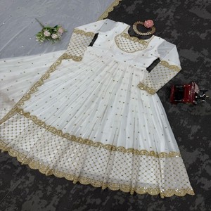 ชุดออกแบบที่สง่างามใน georgette faux กับซับภายในและ9mm ลำดับและงานด้ายจับคู่กับ dupatta จับคู่ - Product Image 5