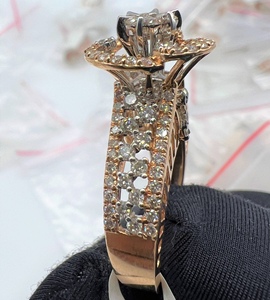 Impresionante anillo de compromiso de oro sólido de 14K y 18K con diamante brillante - Product Image 3