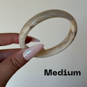 Elegantes brazaletes de moda de resina hechos a mano hechos en India hermosas pulseras de joyería - Product Image 6