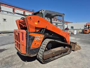 Cargador de Dirección Deslizante Kubota SVL75-2 2018 - Cargador de Tractor de 74 HP con Caja de Cambios y Capacidad de 4.2 Toneladas para un Rendimiento Todoterreno Confiable - Product Image 3