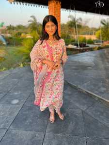 Premium Heavy Mirror Work Kurti Pant Dupatta Set Excelente calidad Perfecto para bodas y exteriores al mejor precio - Product Image 2