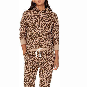 Nueva llegada de logotipo personalizado de las mujeres con capucha y pantalones cortos Set Venta caliente de las mujeres de ropa casual de dos piezas con capucha conjuntos para adultos - Product Image 4