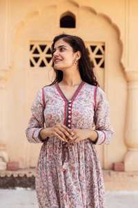 Robe midi bohème Venus, fabriquée à la main, en coton pur, imprimée à la main, à motifs floraux, décontractée, occasionnelle, beige rose, mode éthique - Product Image 5