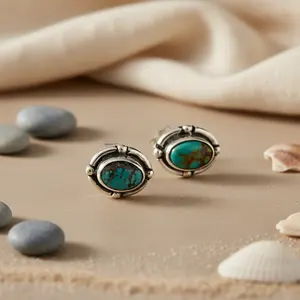 Boucles d'oreilles clous en argent 925 avec turquoise, diamant et perle, sertissage mignon pour un usage quotidien, fiançailles, mariage, anniversaire, fête - Product Image 1