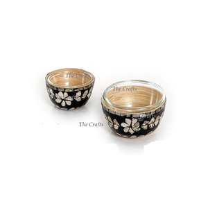 Ensemble de trois bols de service ronds en bois et en verre, décoratifs, avec travail artisanal, à prix abordable - Product Image 2