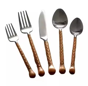 Juego de cubiertos de metal brillante de primera calidad, cuchara de acero inoxidable de lujo, tenedor, cuchillo, vajilla para una experiencia gastronómica moderna - Product Image 6