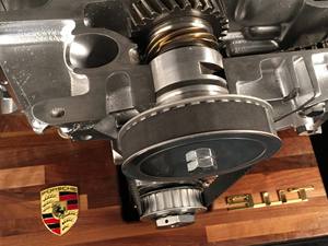 Réplique de sculpture dynamique du moteur à six cylindres en ligne de type 911/07 de la Porsche 911, modèle de collection haut de gamme - Product Image 5