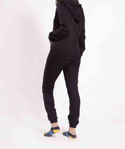 Fabricante de chándales negros, conjunto deportivo personalizado de dos piezas para mujer y hombre con sudadera con capucha y pantalones deportivos para uso casual - Product Image 3