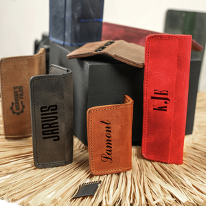 Porta Tarjetas SD de Cuero Personalizado, Cartera para Tarjetas de Memoria Hecha a Mano - Product Image 3