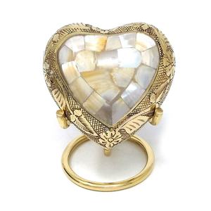 Urne souvenir coeur en laiton avec incrustation de nacre gravée à la main coloré velours doublé cendres décoration commémorative adulte bébé animal de compagnie - Product Image 3