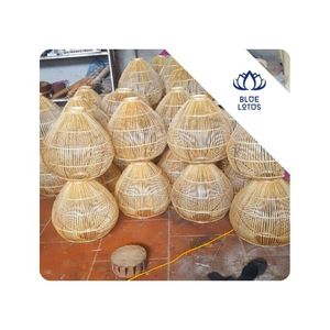 Lampe en bambou disponible pour l'éclairage des hôtels et la décoration d'espace, sur mesure au Vietnam - Product Image 1