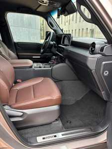 SUV Diésel 2025 4x4, Motor 2.8L, 205HP (151kW), Transmisión Automática, 5 Plazas, Tapicería de Tela Oscura, R18, Solo 10 km de Kilometraje - Product Image 3