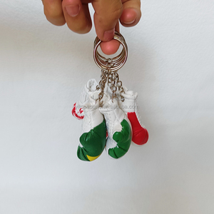 Mini guantes de boxeo de cuero de vaca Llavero duradero con diseño elegante - Product Image 6