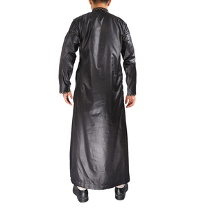 Vente en gros de thobe arabe grande taille pour hommes vêtements islamiques musulmans thobe caftan pour hommes thobe noir personnalisé brodé en or - Product Image 3