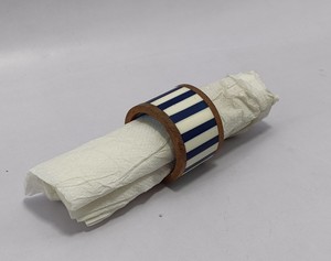 Anneau de serviette en résine verte translucide de luxe, boucle porte-serviette en résine torsadée haut de gamme pour la décoration de table d'hôtel et de restaurant - Product Image 5