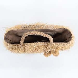 Sac à main artisanal en jacinthe d'eau – Sac fourre-tout bohème en paille tressée avec franges et pompons pour l'été et la plage - Product Image 4