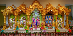 Templos comunitarios Swaminarayan Mandir de gran tamaño hechos a mano Puja Ghar con pulido dorado y almacenamiento impermeable de madera de teca para el Reino Unido - Product Image 3