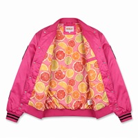 Blouson Bomber Oversize en Satin Unisexe Rose Vif Noir avec Patchs en Chenille Doublure Sublimée Personnalisable OEM Streetwear Boutons sur le Devant