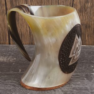 Taza de cuerno de beber de calidad OP, taza de cuerno de beber de tallado vikingo muy pulido y hecho a mano para vino y cerveza - Product Image 1