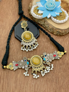 ชุดสร้อยคอทองเหลืองคุณภาพพรีเมียม Vjoshijewels สำหรับผู้หญิง เทศกาลนาวราตรี สร้อยคอปรับได้พร้อมต่างหู - Product Image 6