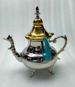 กาน้ำชาทองเหลืองพร้อมสลักด้วยมือสำหรับภาชนะใส่อาหารเย็นกาน้ำชาอาหรับ - Product Image 1